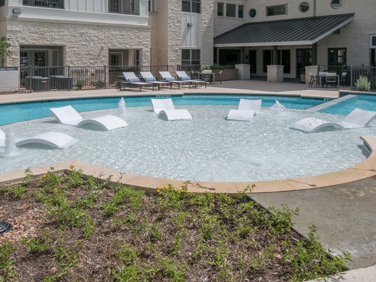 resort style pool apartments in san antonio